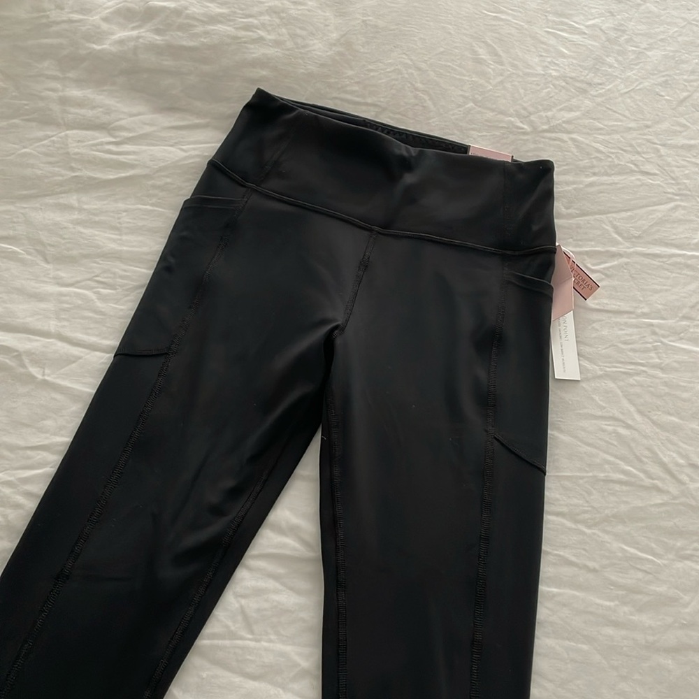 Victoria’s Secret black leggings size 6
